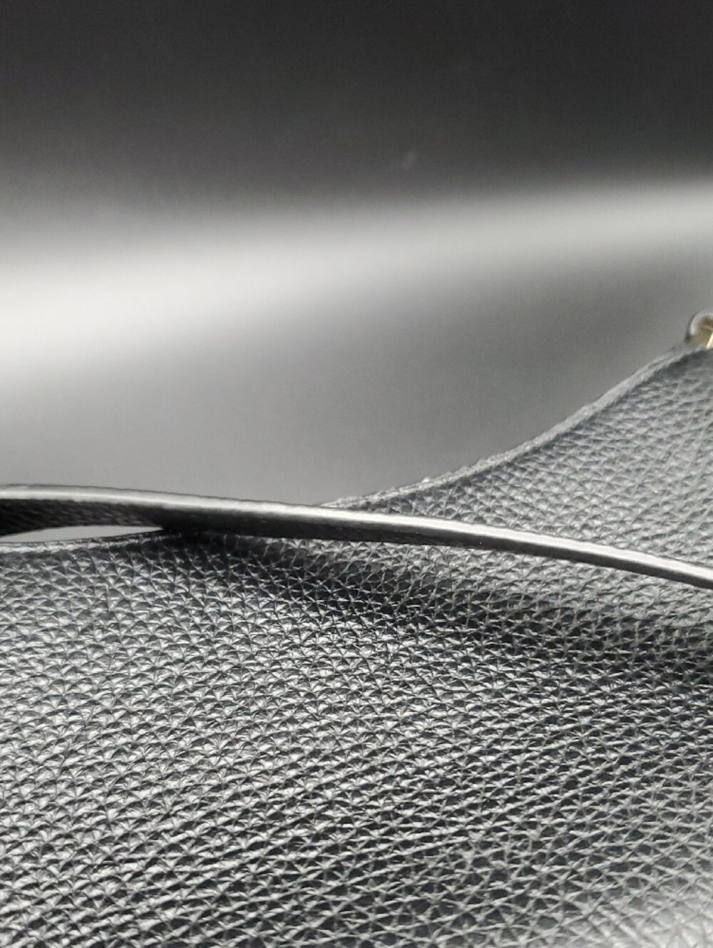 Kate Spade black pebbled leather shoulder bag with gold logo - Picture 6 of 11